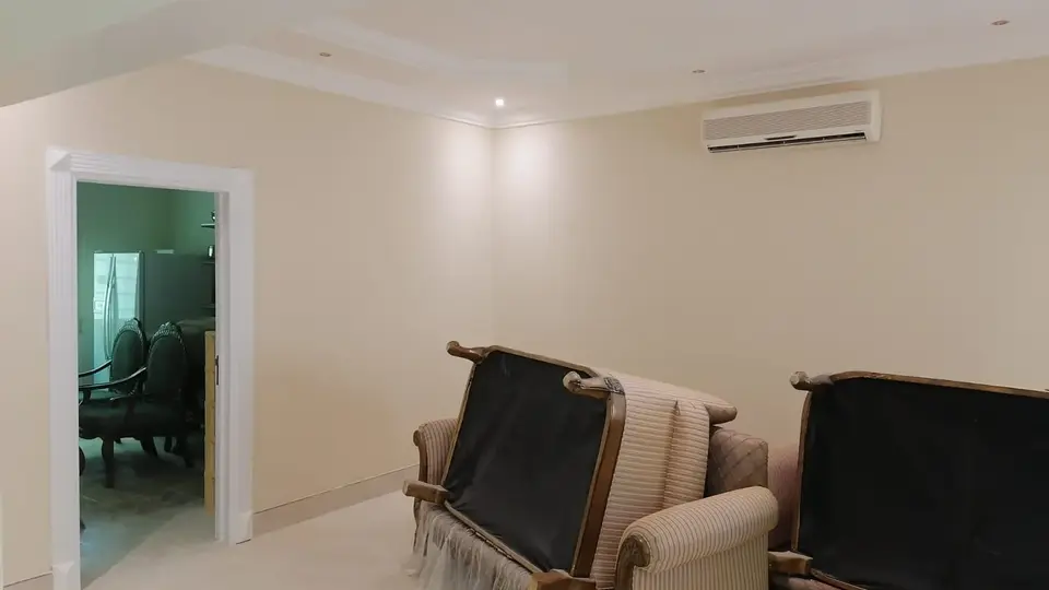 مرايا ديكور مع بديل الخشب الرياض