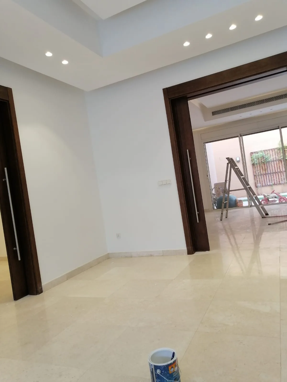 الديكورات والتصميم الداخلي